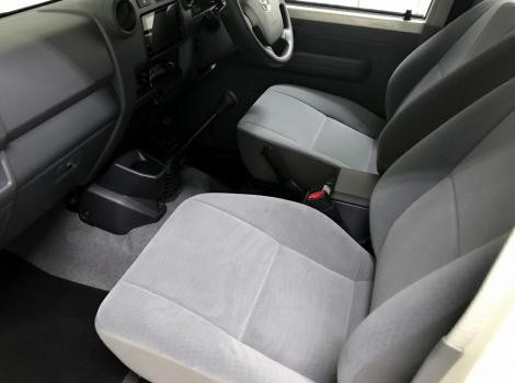 toyota-land-cruiser-70-pickup-2018-big-1
