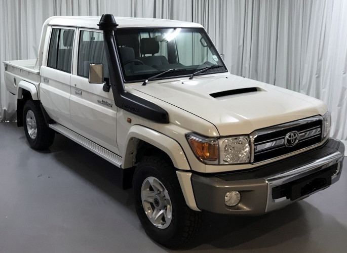 toyota-land-cruiser-70-pickup-2018-big-0